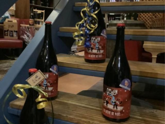 La bière de Noel chaleureuse et festive comme les fêtes de fin d'année en famille. 8%